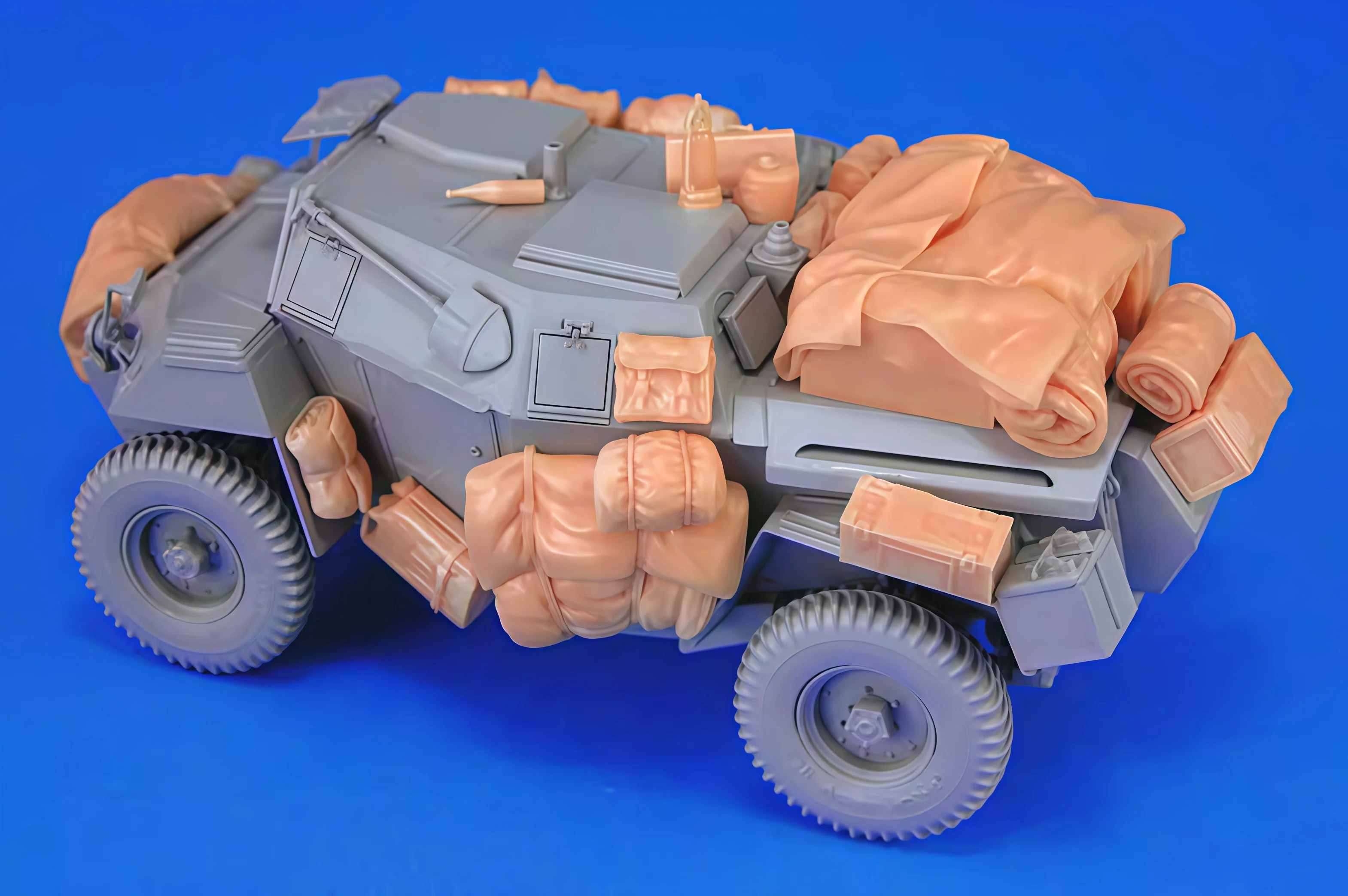 

1/35 cast resin model assembly kit, British armored vehicle resin wrapped pile up, unpainted