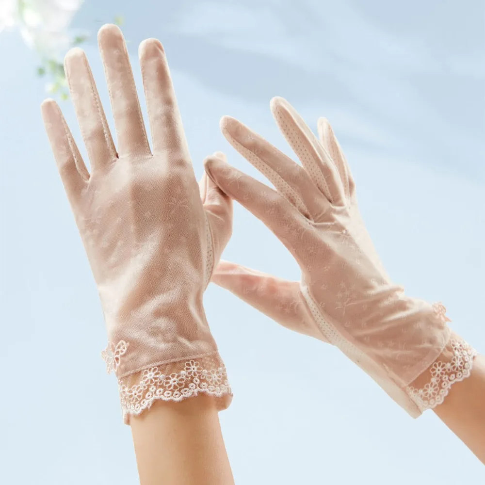 

Non-Slip Sun Protection Gloves Elegant Lace Design Lightweight Material Lace Gloves Summer Fabric Touchscreen Gloves Women