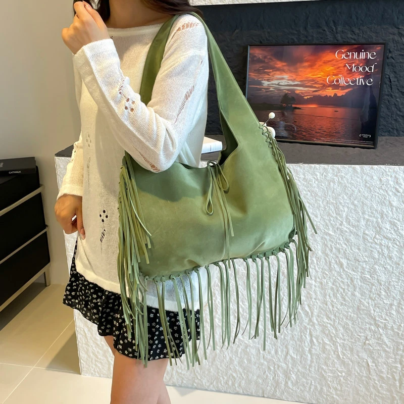 

Top Brand VELOUR Shoulder Bag Fashin Tassel Handbag Trend Half Moon Underarm Bag Designer Female Bag Large Capacity Tote