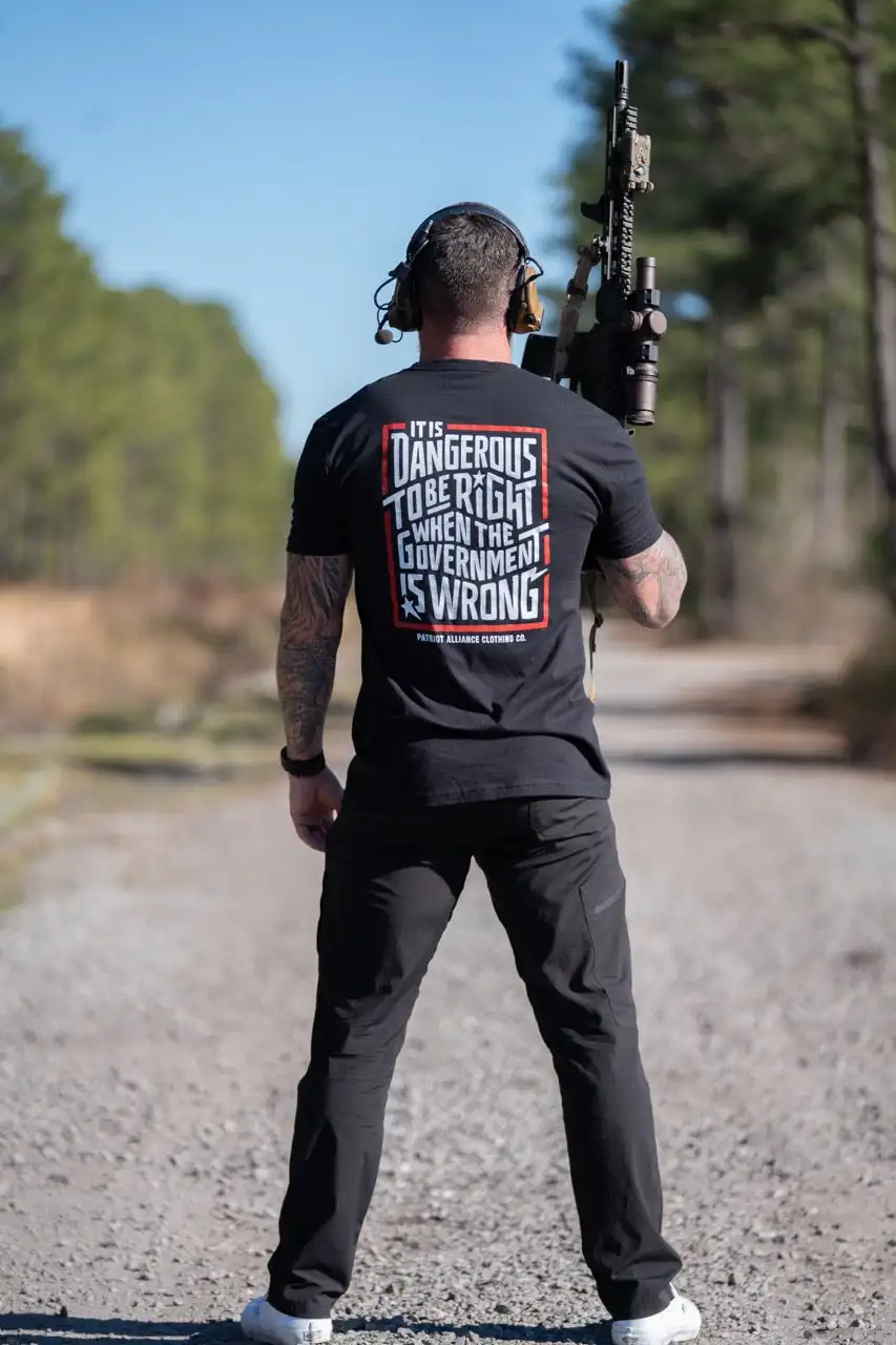 T-shirt « Quand la vérité est une trahison » 2026 – T-shirt tactique Patriot Alliance, style unisexe haut de gamme, pour hommes et femmes