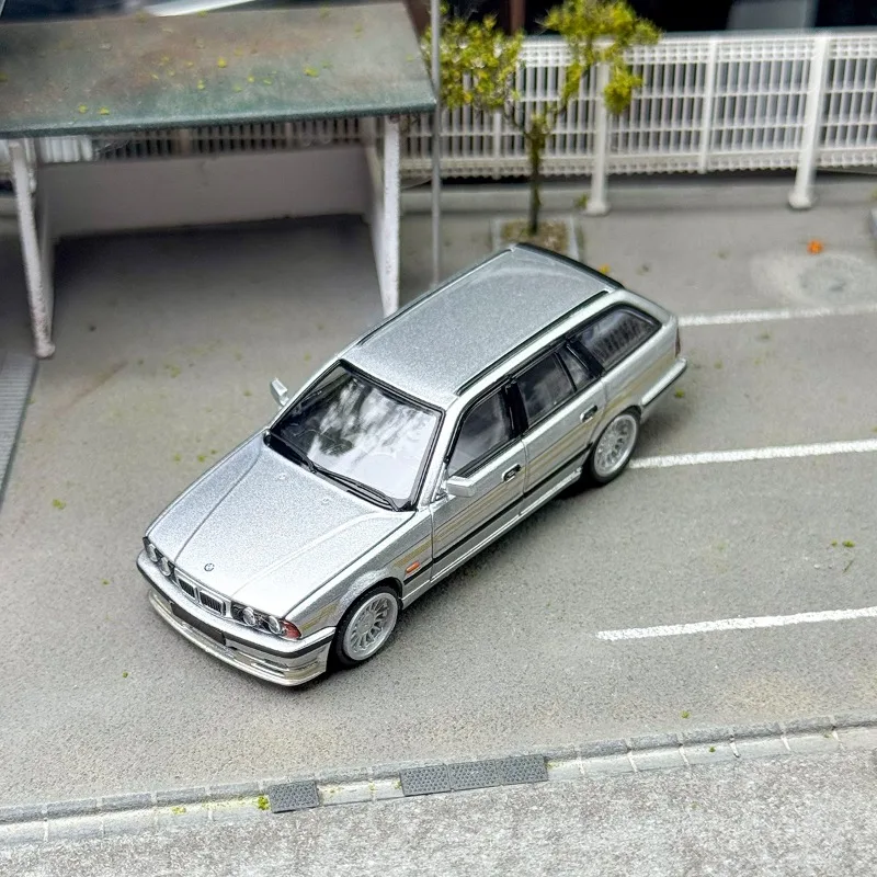 Mortal Diecast 1/64 Scale BMW E34 ALPINA B10 TOURING Car Model Alloy BMW E34 Station Wagon Car Model Gift Collection Ornament