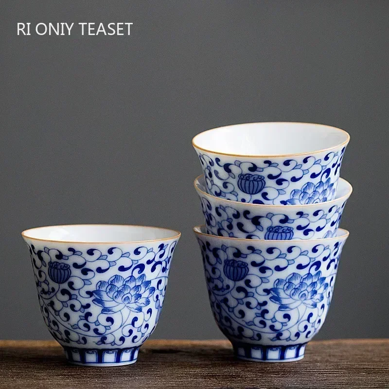 1 Pcs Chinese Handmade Ceramic Teacup Exquisite Blue and White Porcelain Tea Bowl Meditation Cup Household Tea Set Master Cup