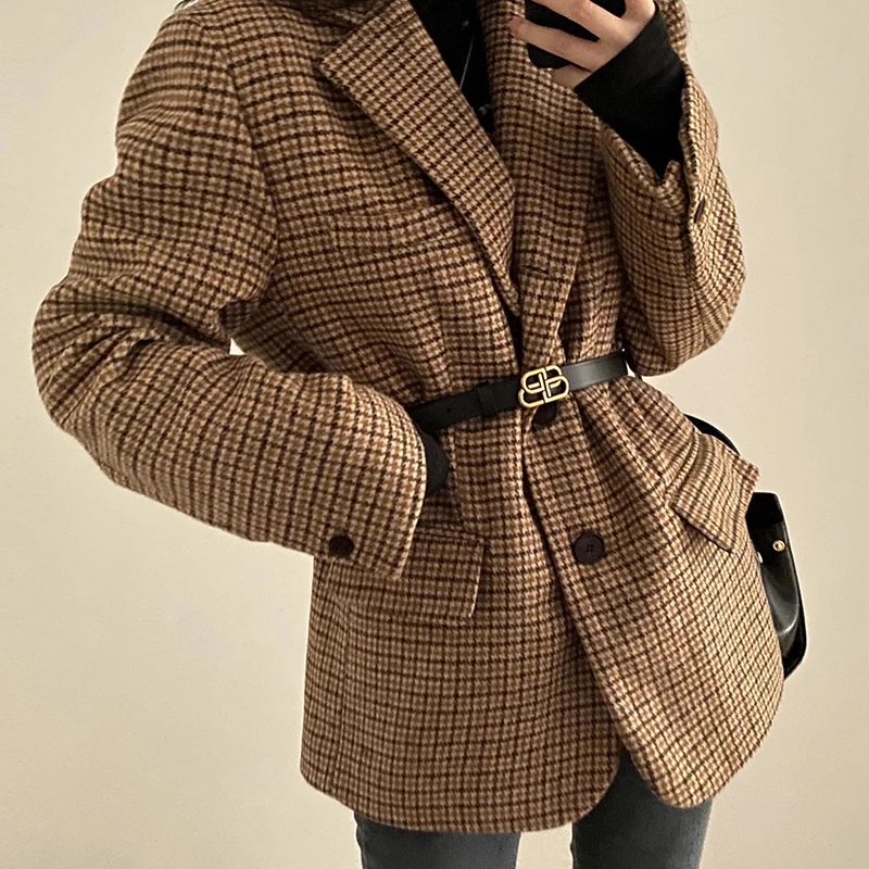 เสื้อโค้ททวีดสไตล์เรโทรชิคสำหรับฤดูใบไม้ร่วงและฤดูหนาว ทรงหลวม แขนยาว ปกสูท ลายสก็อตหลากสี  ใส่ได้หลากหลายโอกาส เสื้อคลุมสำหรับผู้หญิง