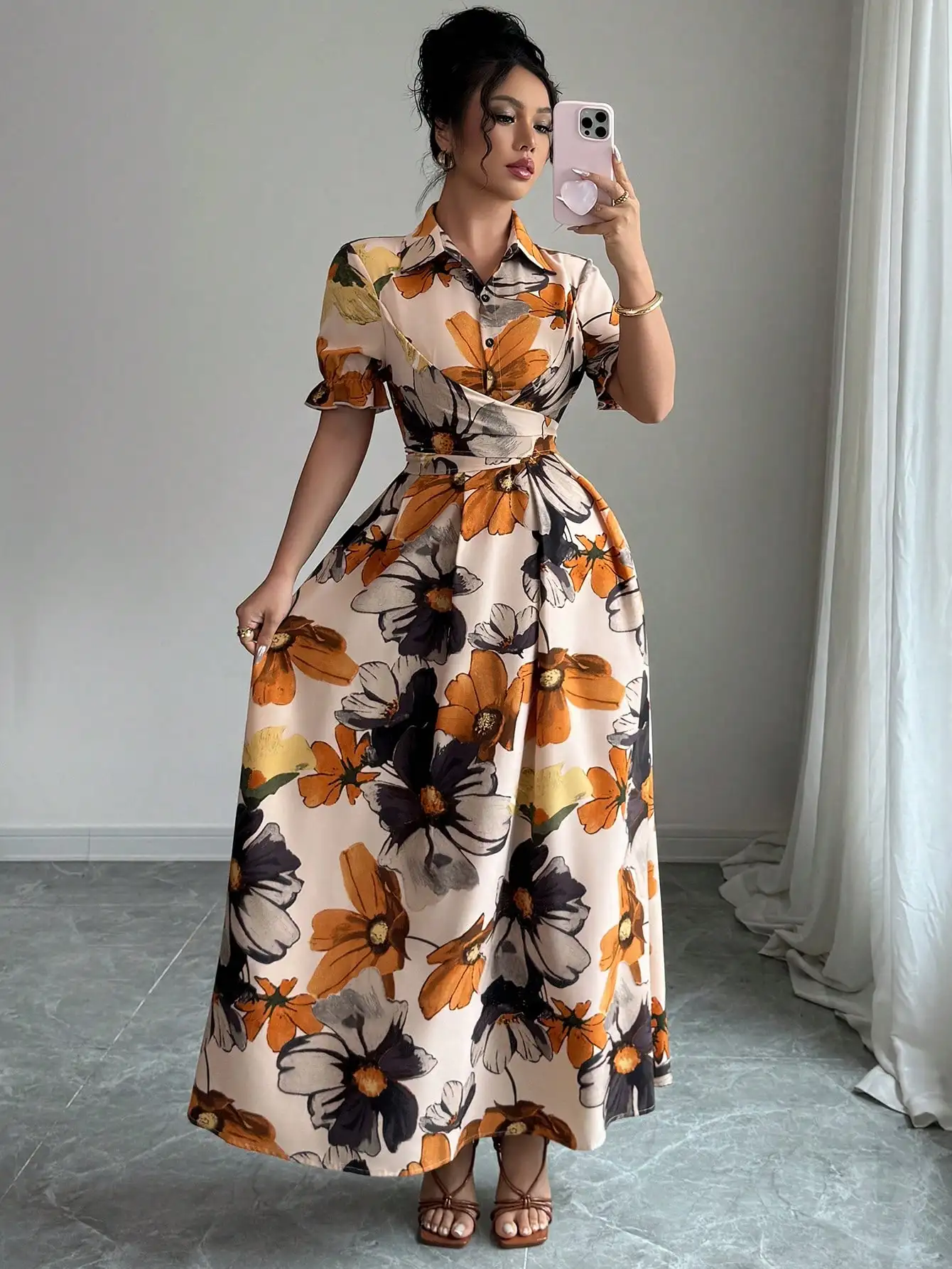 

Женское платье макси с цветочным принтом, воротником-рубашкой, пышными рукавами и завязками на талии