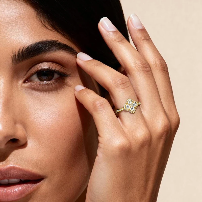 OXTAO Klassischer Ring im Blumenstil, Jubiläumsgeschenke für Frauen, 14K Gold Filled, 3mm Moissanit, Vierblättriger Ehering, Schmuck – Detail 4