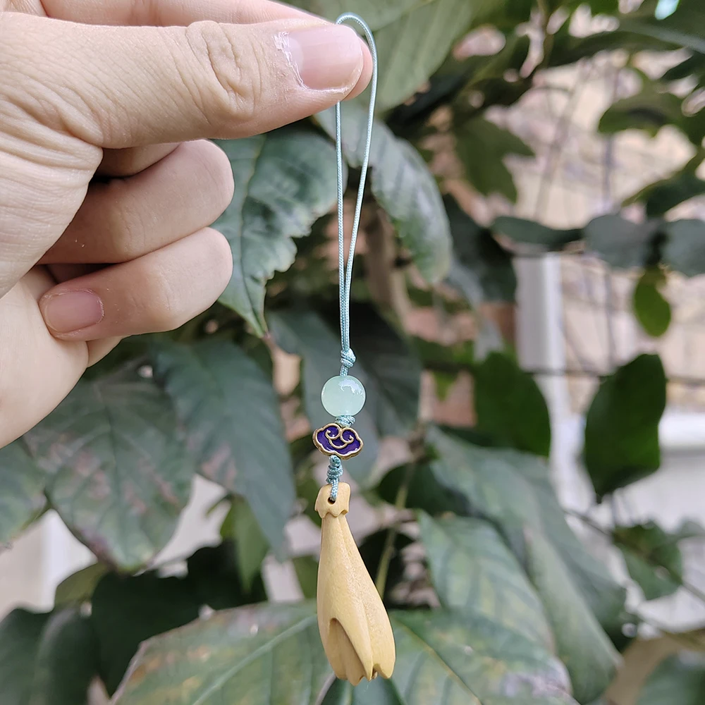 Hand-Carved Wooden Magnolia Flower Pendant, New Chinese Style, Oriental Aesthetics, Suitable for Party Decorations, Housewarming Gifts, Indoor Decorations, Phone Pendants, Centerpiece Decorations, Birthday Gifts, New Year Gifts, Christmas Gifts