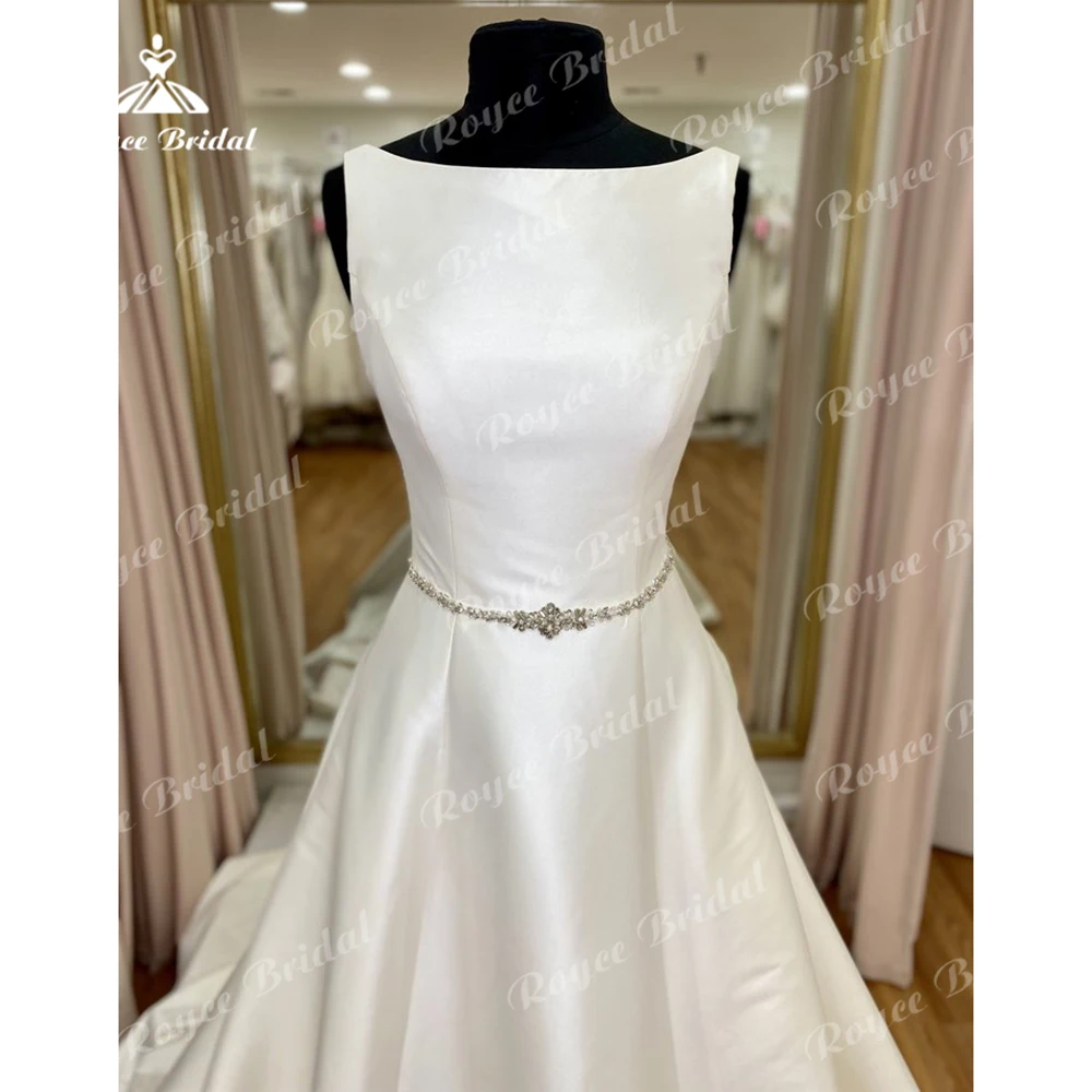 Cetim simples uma linha vestidos de casamento 2023 boho o pescoço sem mangas sexy aberto voltar botão cinto vestidos de noiva varredura robe de mariée