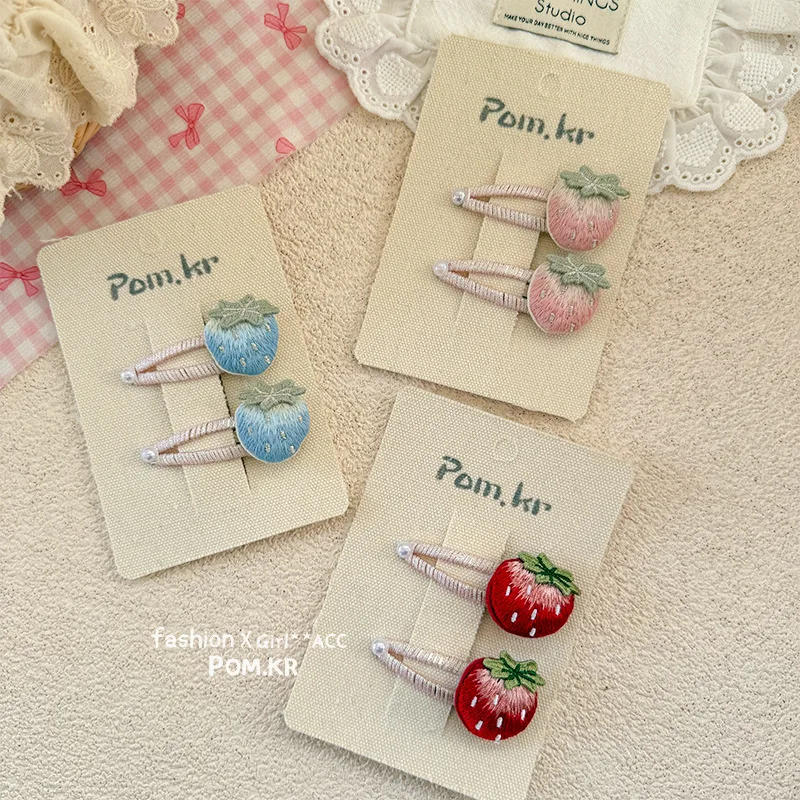 Adorabili fermagli per capelli alla fragola per ragazze, mollette ricamate fresche e carine, fermagli per frangia laterale fatti a mano dolci per bambini