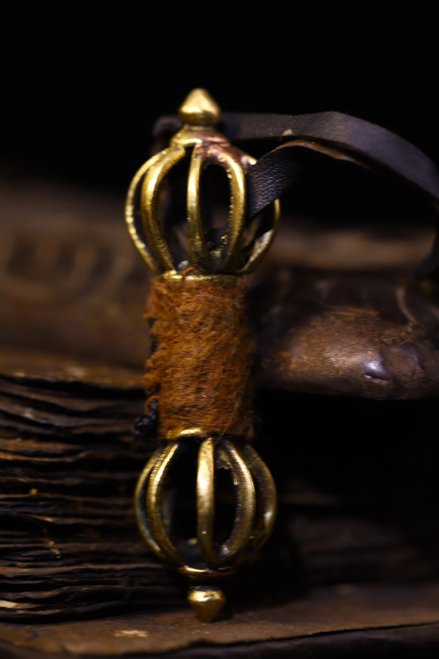 

Returned Lima copper in Tibetan areas of China is hand-made to carve small ornaments.