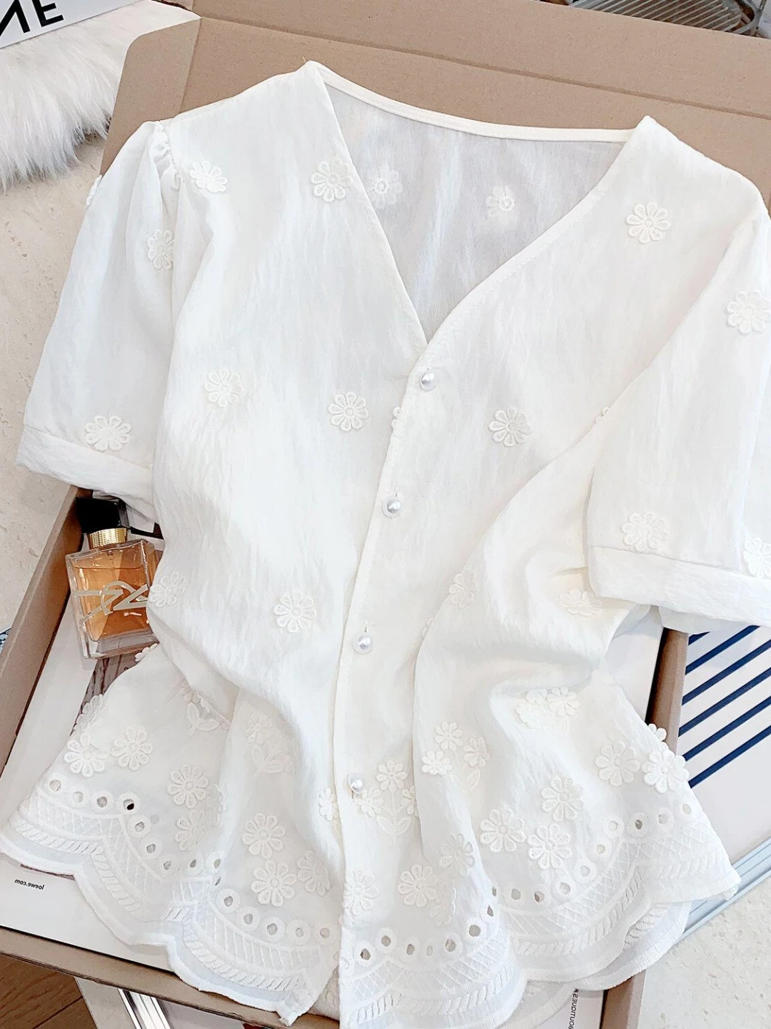 

Elegant Short Sleeve V-Neck Embroidered Lace Trim Shirt Women's Fashion Vintage Style Slimming Top Breathable Polyester