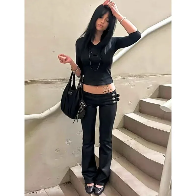 Amerikanische Retro-Hose mit tief sitzender Taille und ausgestelltem Bein für Damen, im Gothic-Vintage-Stil, schmal geschnitten, trendige und schicke Hose, angesagte Mode für Frauen.