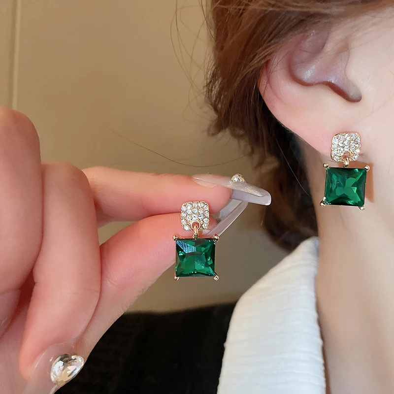 Vintage Green Rhinestone Stud Earrings Temperament Simple Geometric Round Women\'s Earring Dainty New Trendy Party Ear Jewelry K-