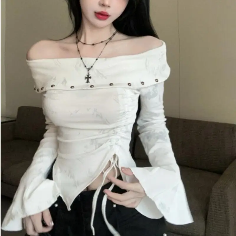 

Женская футболка с расклешенными рукавами и длинными рукавами в американском стиле на весну и осень, сексуальный топ на одно плечо, новый стиль