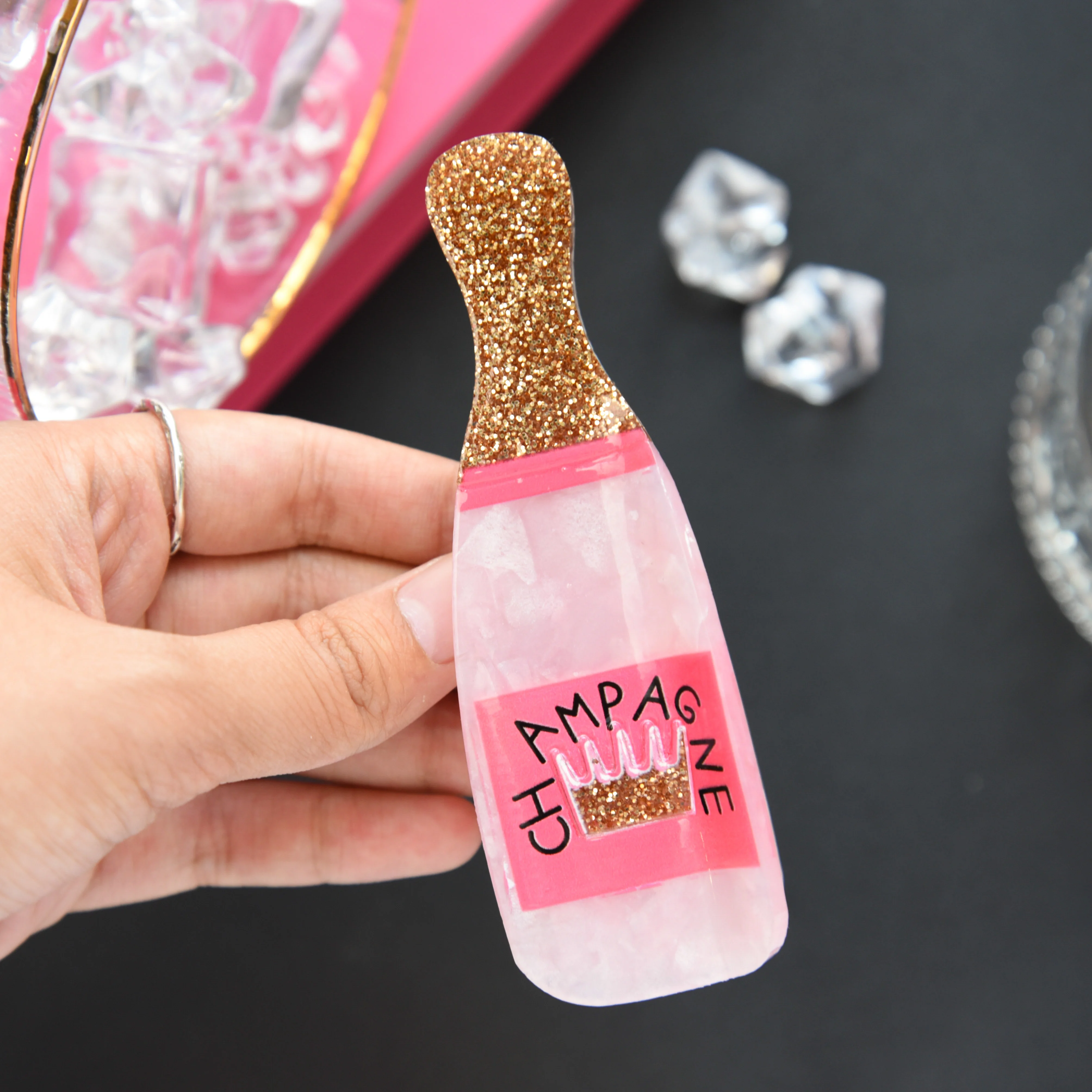 

DS NEW 10.5CM Large Pink Champagne Bottle Hair Claw Acrylic Claw Clips Summer Beach Hair Clips Hair Accessories for Women Girls
