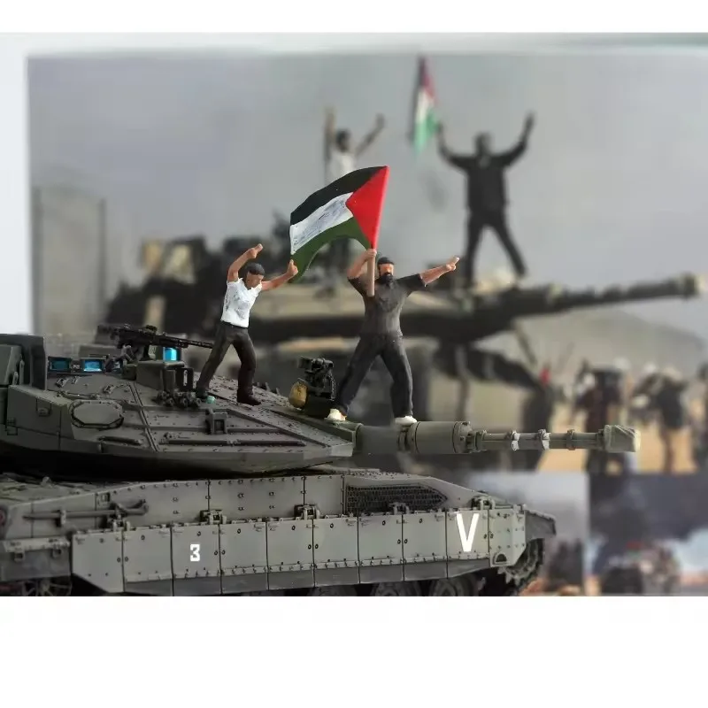 1:72 스케일 모델 2PcsCivilian 탱크 위에 서있는 플래그 액션 피규어 군인 DIY 장면 액세서리 컬렉션 디스플레이 인형