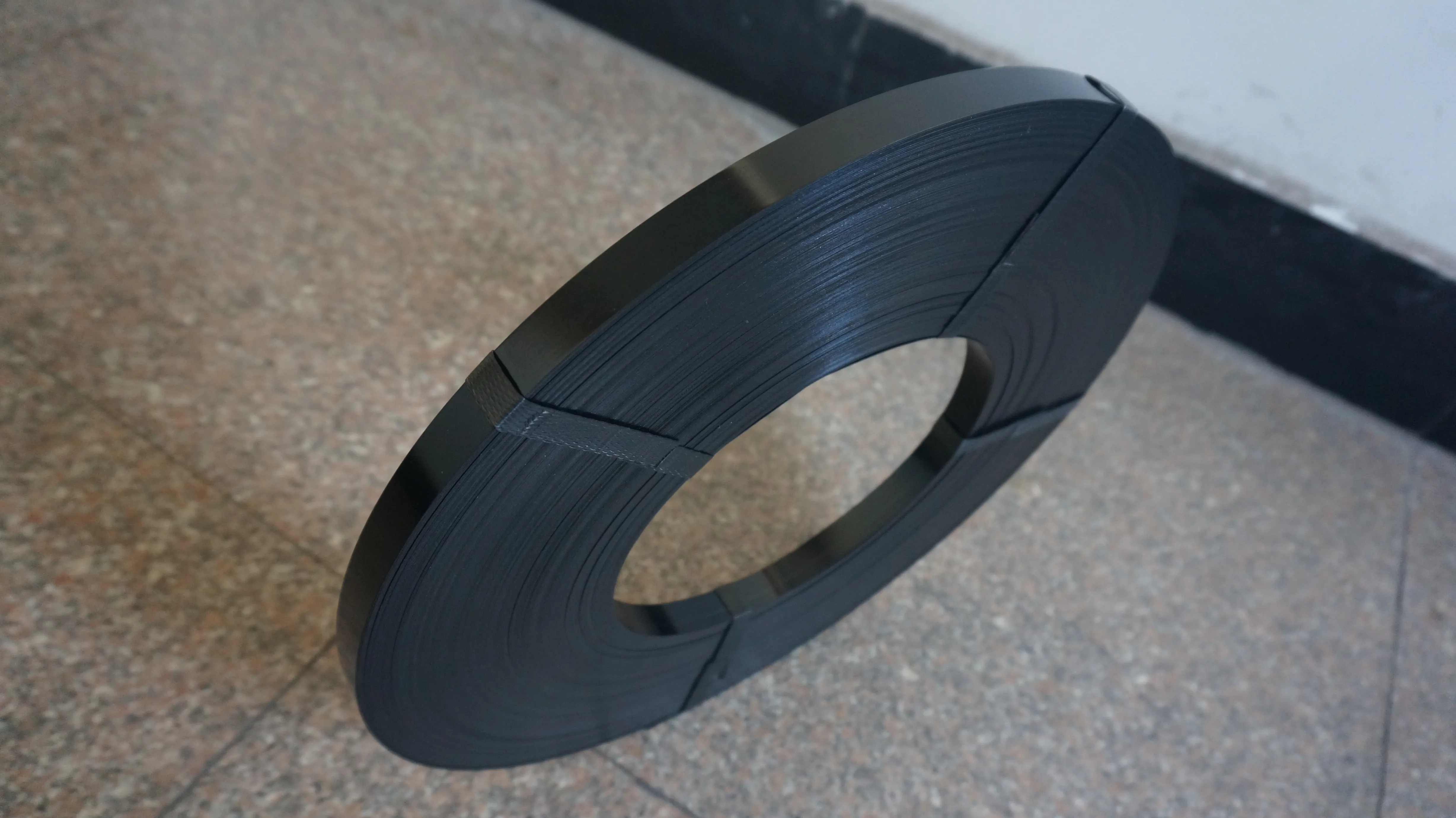 Painted Steel Strapping Compatible with Hand-Held Strapping Tools and Electric Strapping Machines for Versatile Field Use