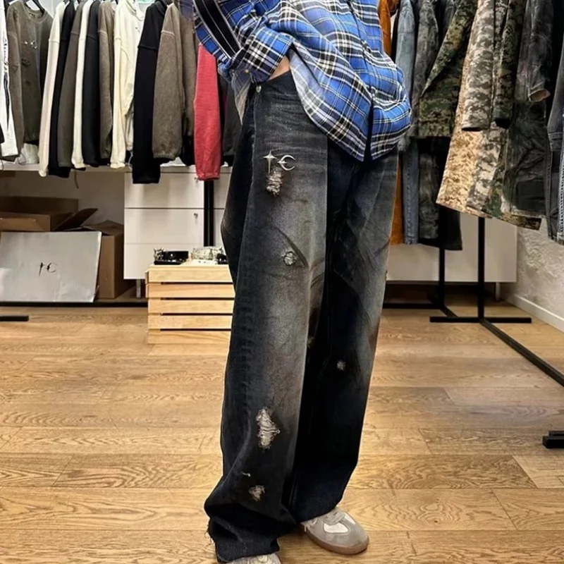 新しい THUG CLUB ジーンズ汚れで汚れた古い破れたレトロなルーズジーンズ男性女性ストレートパンツ