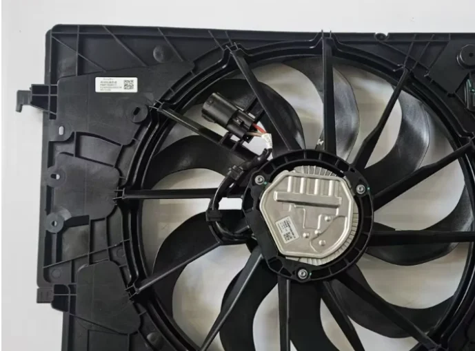 المعدات الأصلية للمروحة (OE8892868422) متوافقة مع مشعاع قطع غيار السيارات 12 فولت و24 فولت L KX11