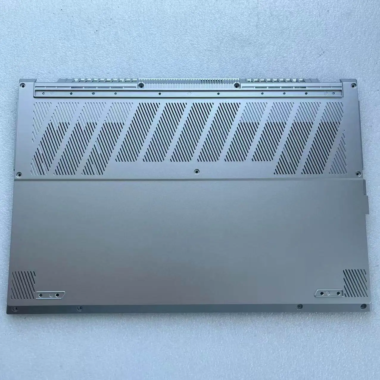 

Для ASUS, Dreadnought 15Pro M6501R K6501Z K6501ZM: корпус D, нижняя часть корпуса A, верхняя часть корпуса C, средняя часть корпуса B