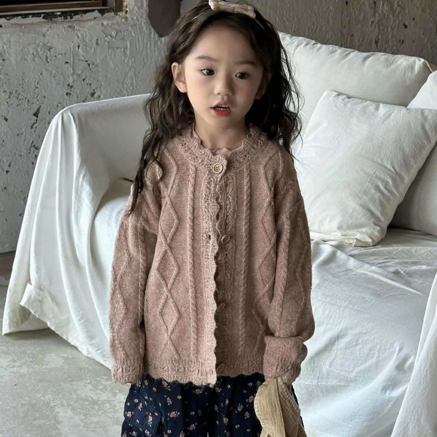 Girls Suit 2024 Autumn New Childrens Wear Korean Style Baby Girl Knitted Top Printed Bottom Floral Pants Three-piece Set Casual image 2