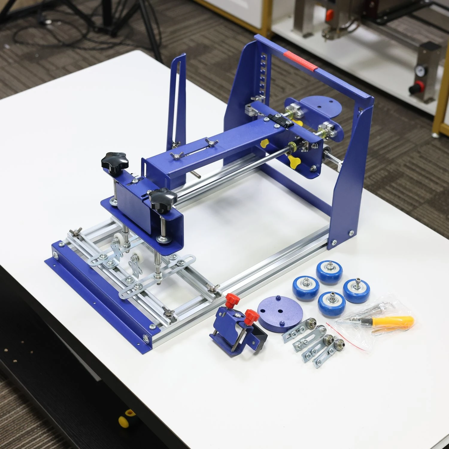 DL-qm-001 Semi-Automatic Servo Oval Screen Printing Machine Plate Cup Fixture Color Paper Cutting Machine Presented Screen