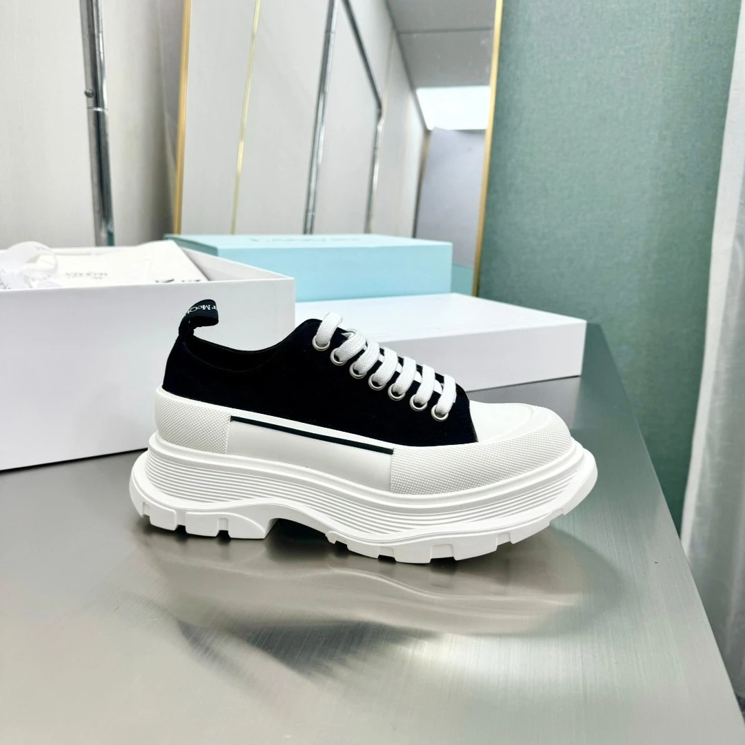 

Luxury-Style Sneakers: Versatile, Non-Slip, Thick-Soled Casual Shoes for Outdoors — Matching Couple's Running Shoes