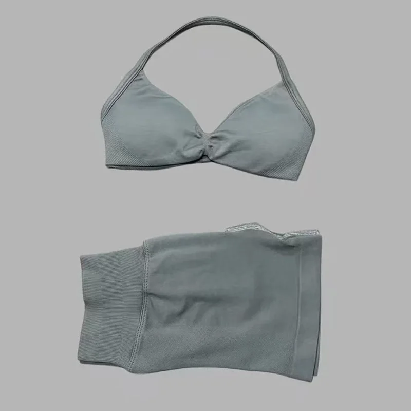 밝은 노란색