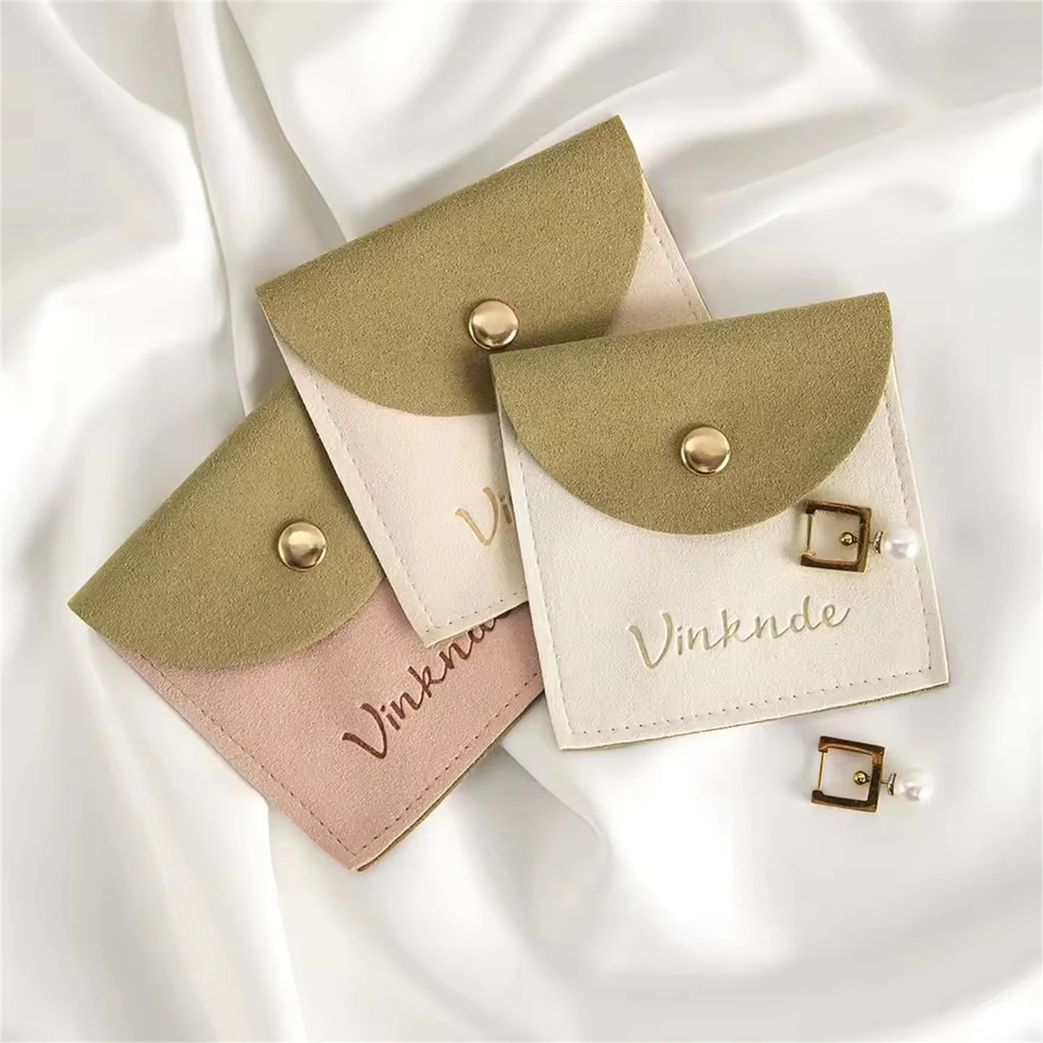 Custom Logo 6x6cm Luxury Microfiber Jewelry Pouch Packaging for Necklace Earrings Envelope Snap Button Bag Wedding Gift Storage
