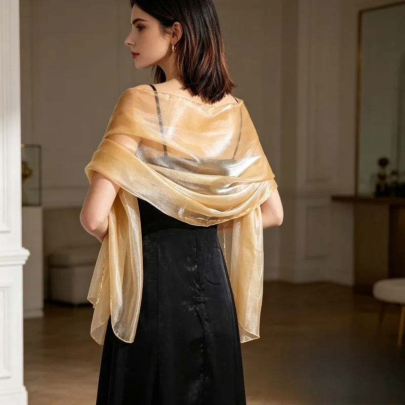 

Tulle Is Suitable for Wedding Guests with Solid Color Shawls and Summer Evening Dresses