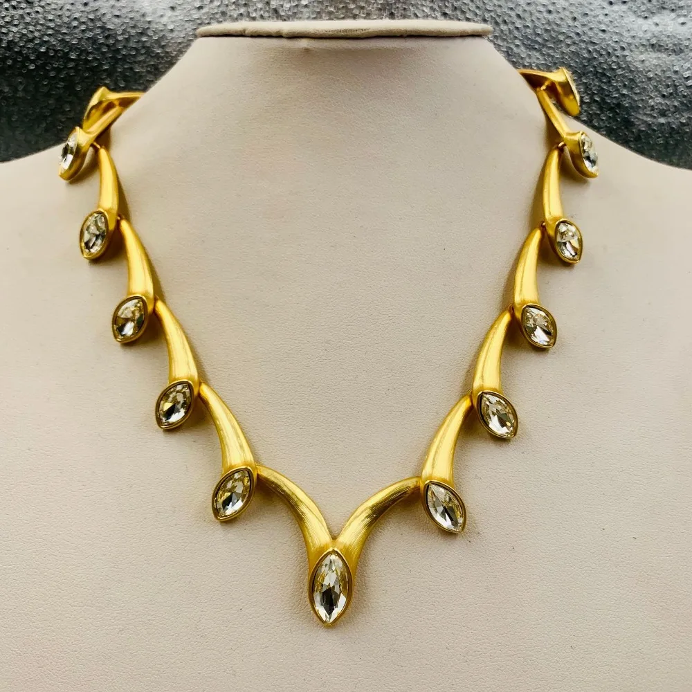 Medieval Vintage Heavy Industry Elegant and Fashionable Flash Glass Stone Handmade Gemstone Rhinestone Necklace