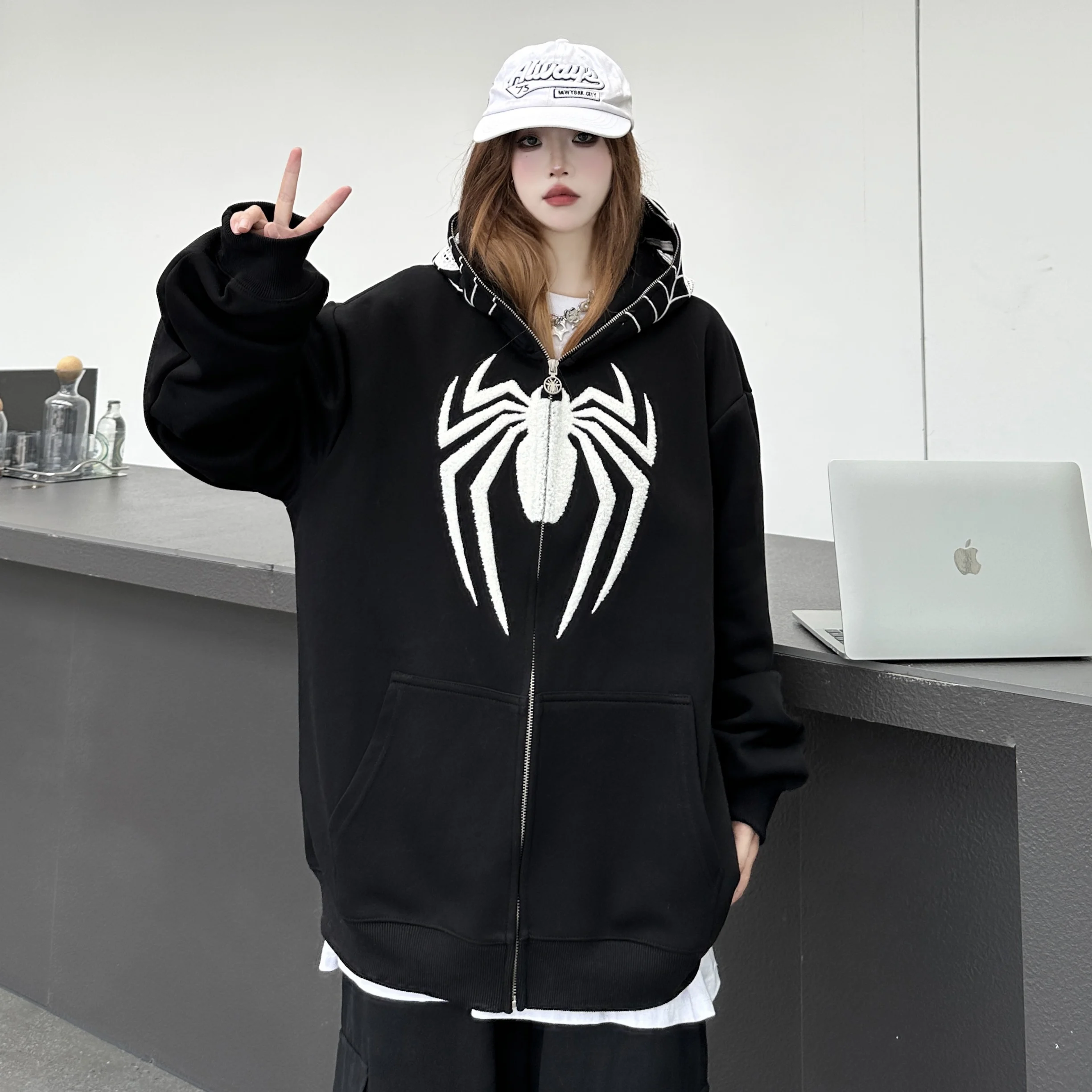 

American Retro Spider Embroidery Hoodie Women Design Sense High Street Oversize Sweatshirt Harajuku Loose Zipper Hoodies Men