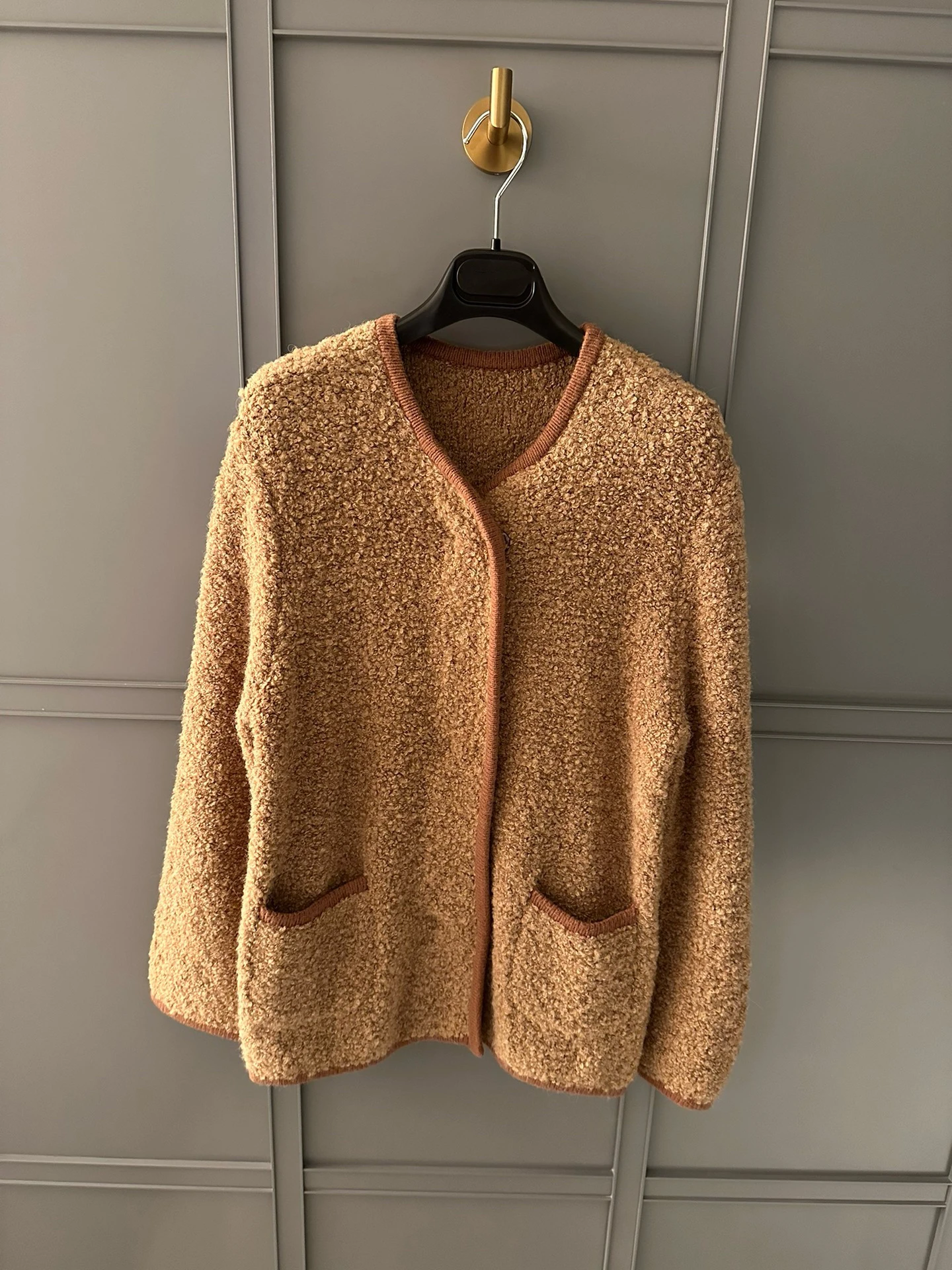 

Early autumn new knitted wool cardigan Maillard color autumn and winter soft waxy feeling