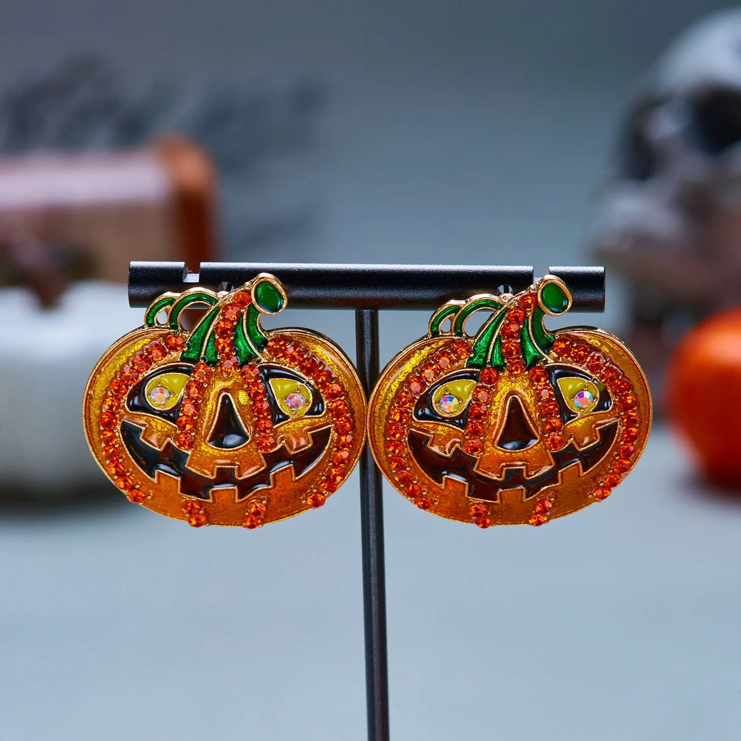 Asymmetrische Kürbis-Geister-Ohrstecker für Damen, Halloween-Emaille-Geister-Einkaufstaschen-Form-Hängeohrringe, Festival-Cosplay-Schmuck – Detail 5
