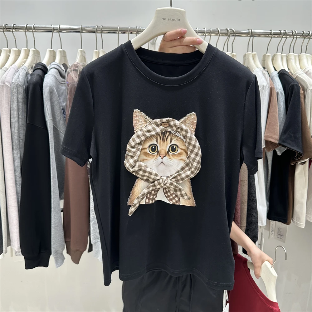 النمط الأوروبي Kawaii س الرقبة قصيرة الأكمام تي شيرت 2025 الخريف جديد الراقية منقوشة وشاح القط فضفاض الحلو لطيف بلايز الإناث