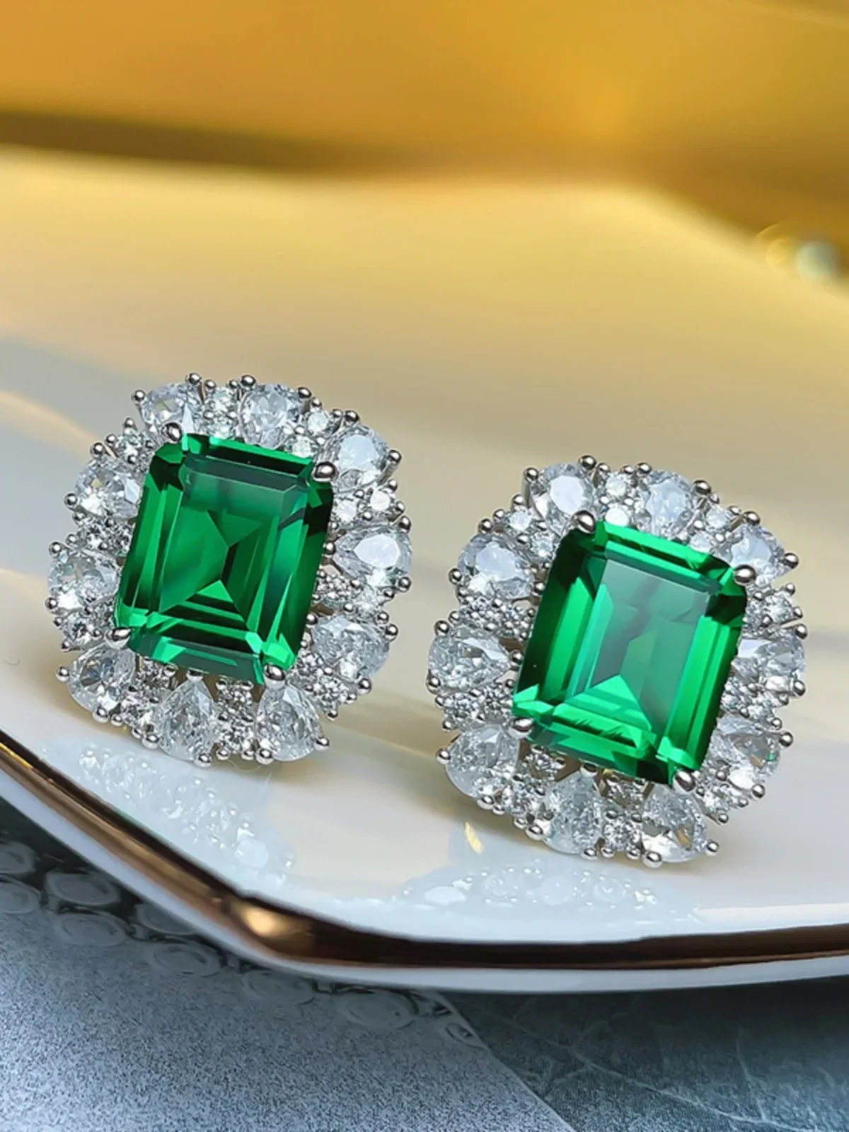 

Серьги Desire из серебра 925 пробы в винтажном европейском и американском стиле с изумрудом и покрытием из 18-каратного золота с высокоуглеродистыми бриллиантами