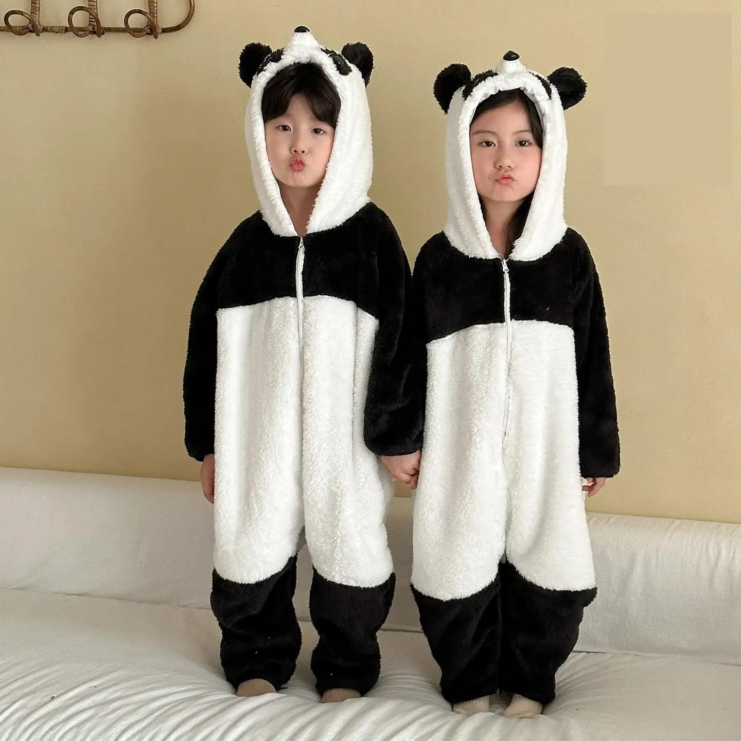 Bild 3: 2025 Winter Neue Kinder Flanell Decke Onesie Schwellen Plus Samt Dicken Jungen Warme Overall Mädchen Panda Mit Kapuze Nachtwäsche Robe