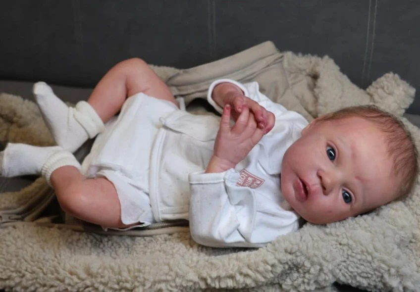 New Arrival Mayven Reborn Doll Kit 19Inch Unfinished Unpainted Blank DIY Doll Parts Cloth Body Random Eyes Collectible Art Doll