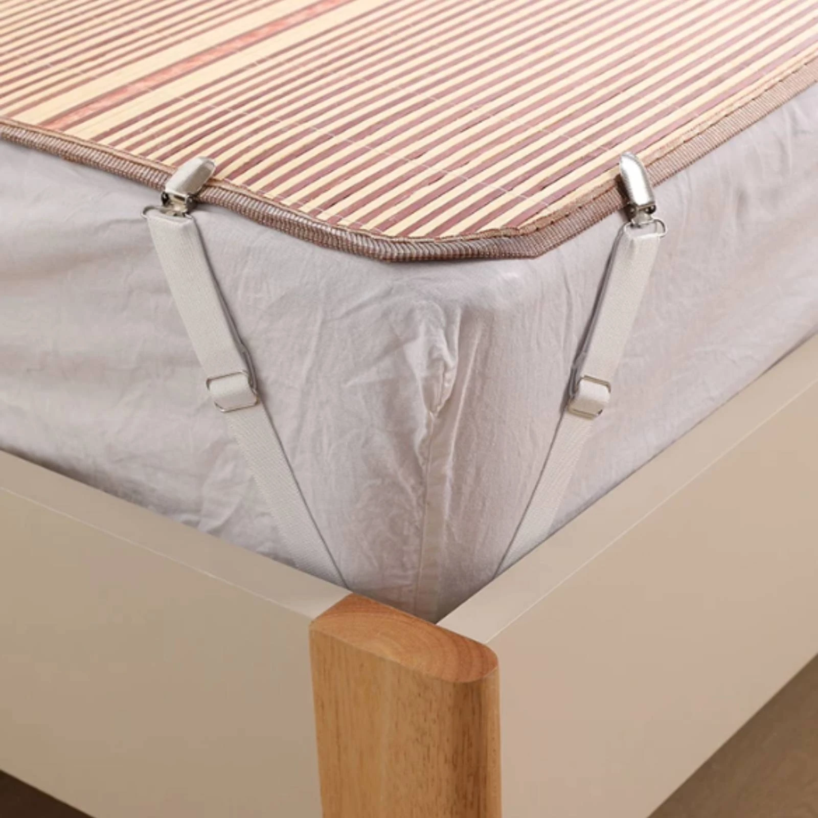 4 Pieces Cushion Cover Clip Non-Slip Sheet Fastener Bed Sheet Clips Sturdy Bed Corner Holders Elastic for Bedroom, Living Room