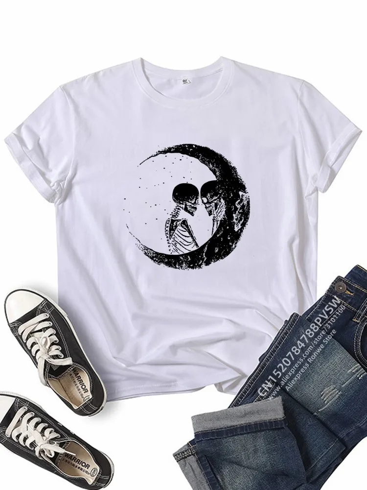 Skull Moon Vintage Graphic Womens T-shirts Girl Summer Short Sleeve Crewneck Tops Oversized Tops Tee Trendy Casual Loose Clothes