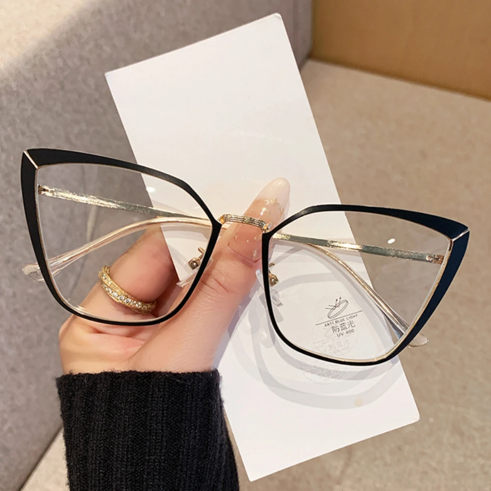 KLASSNUM New Cat Eye Photochromic Glasses Woman Versatile Flat Lens Glasses Anti Blue Light Glass Outdoor Sports Driving Shades