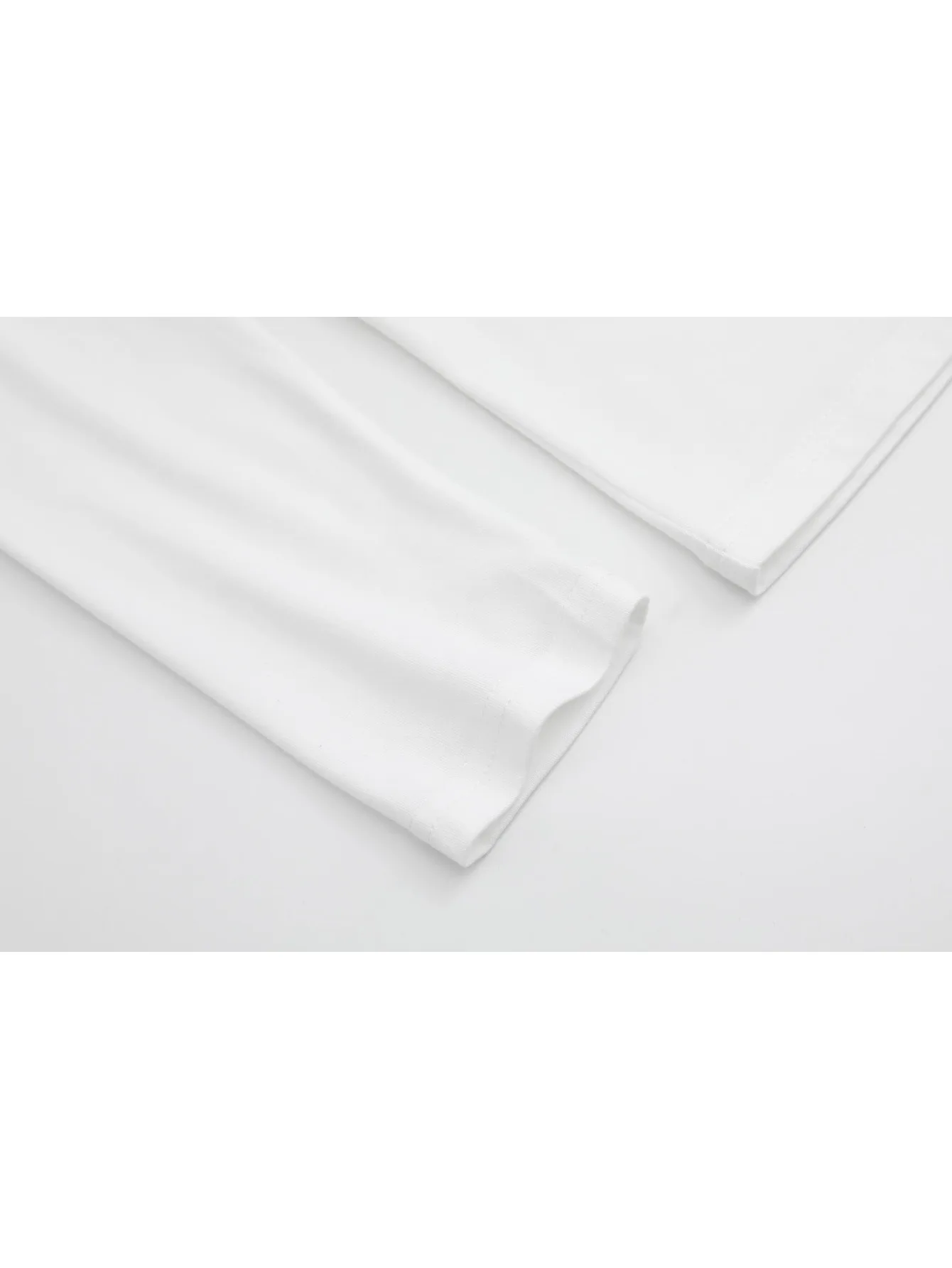 เสื้อยืดแขนยาวผ้าฝ้ายสีขาวสไตล์โบฮีเมียนสำหรับฮาโลวีน ใส่ได้ทั้งชายและหญิง อุ่นสบาย ทันสมัย เหมาะสำหรับฤดูใบไม้ร่วง ต้องมีสำหรับฤดูแห่งความหลอนๆ