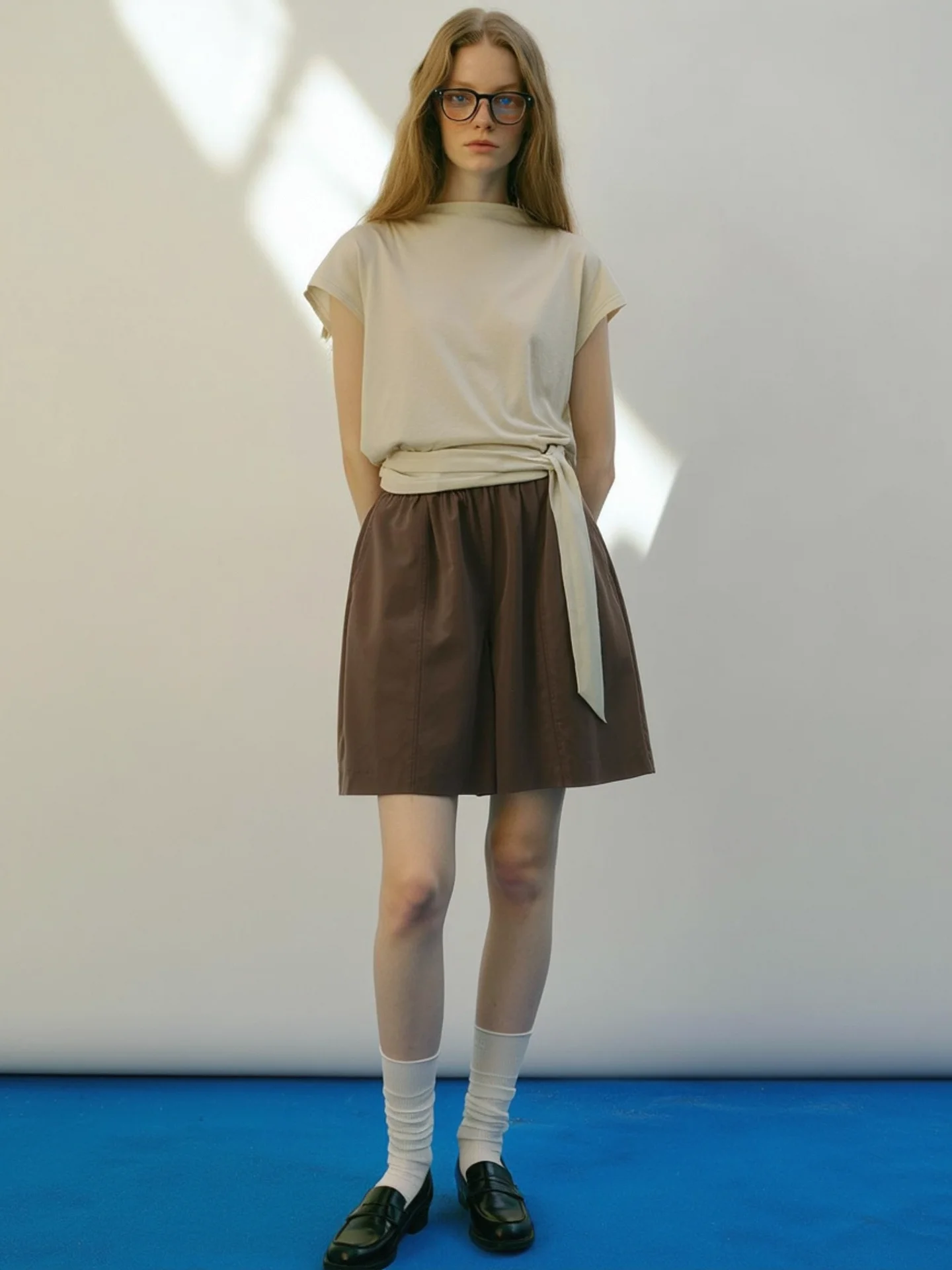 

HUAAPPUW Textured One-Shoulder Short-Sleeve T-Shirt Belted Waist Spring Summer New Peach Color Women's French Style Loose Fit