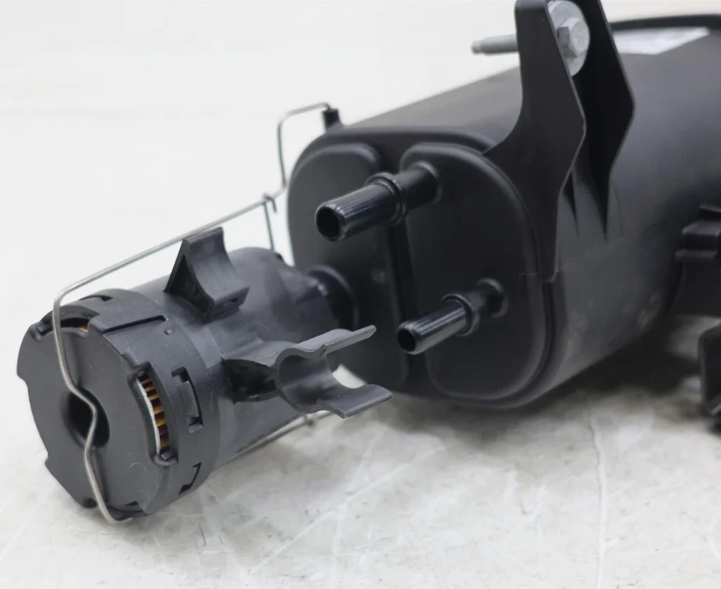 Contenitore per carbone LR072683 del gruppo serbatoio di stoccaggio del fluido dei ricambi auto