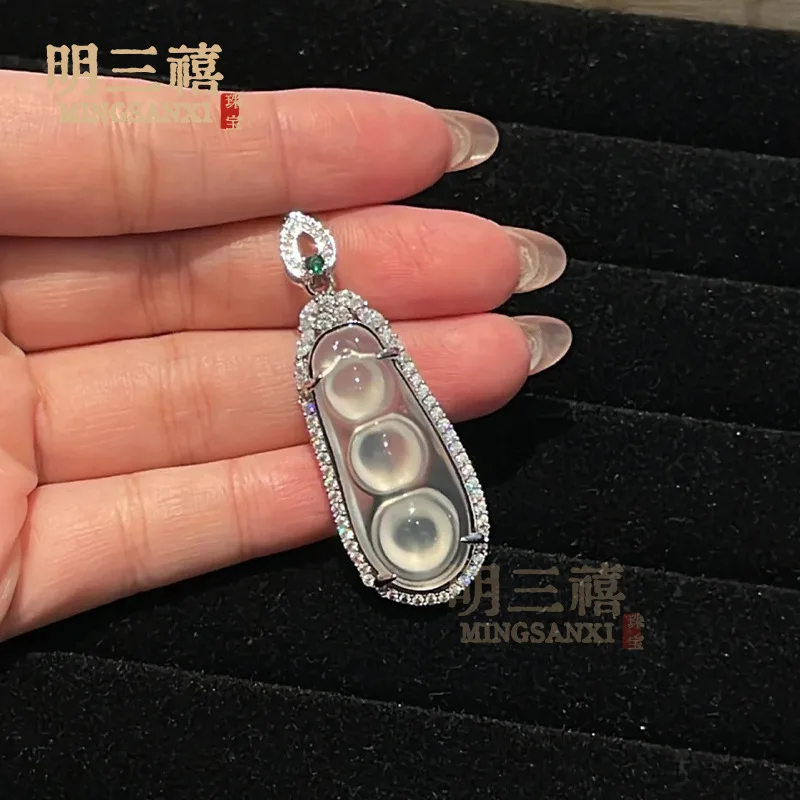 

Новое ожерелье в китайском стиле с подвеской из прозрачного белого халцедона в форме боба удачи «Четыре сезона» с бриллиантовой инкрустацией