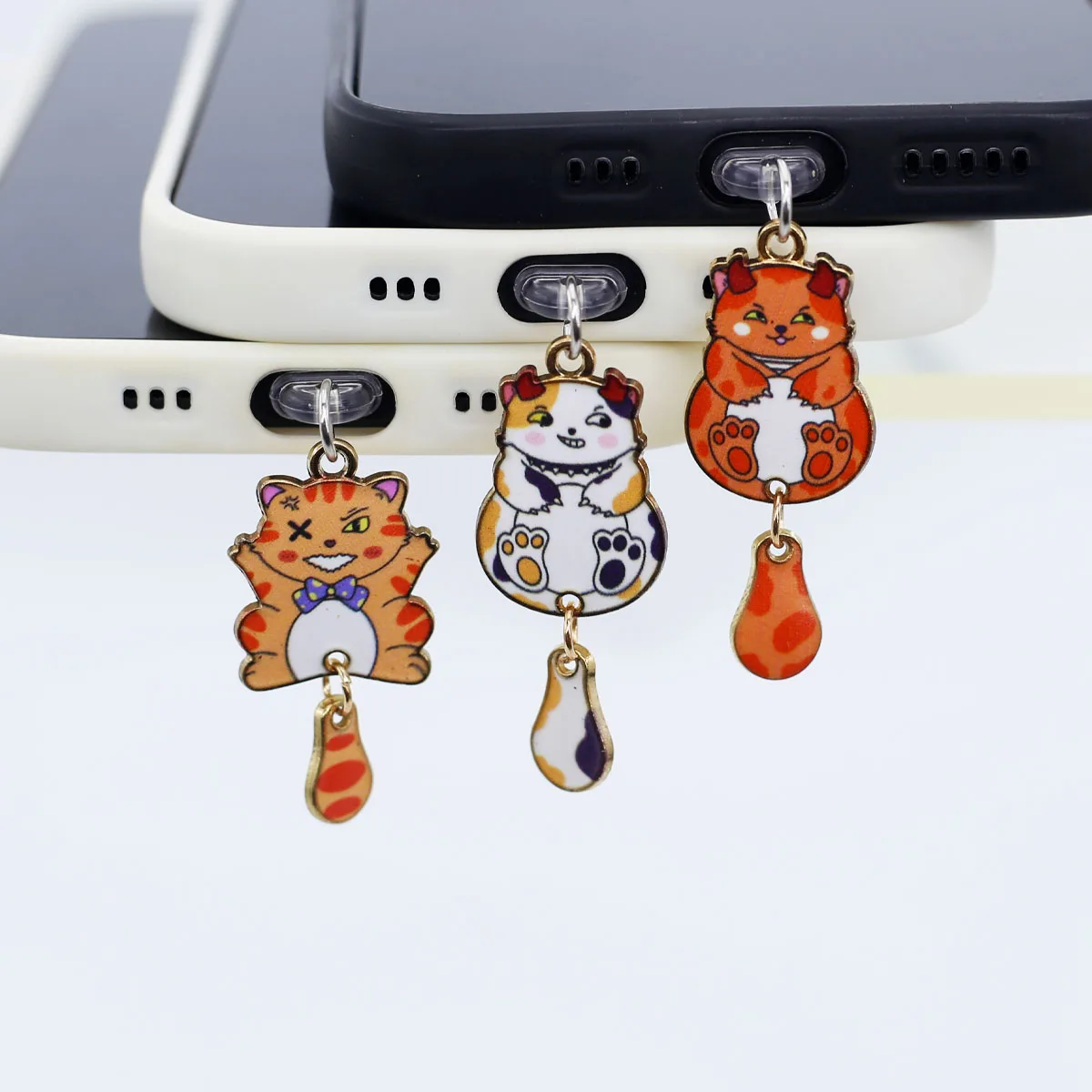 

Mobile Phone Dust Plug With Movable Tail Expression Cat Pendant Accessory Decoration For Iphone 17 Type-C Port Pendant Lanyard