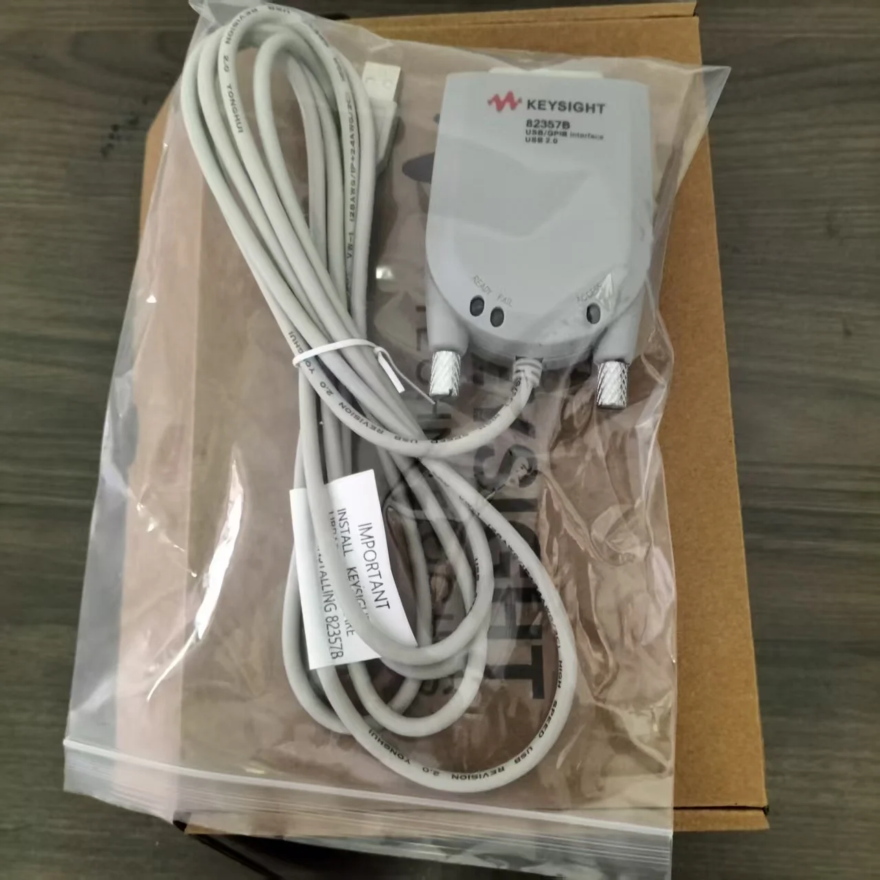 100% نوفو أصلي 82357B USB-GPIB واجهة USB/GPIB USB 2.0 هوت فيتيس سان بوينيت