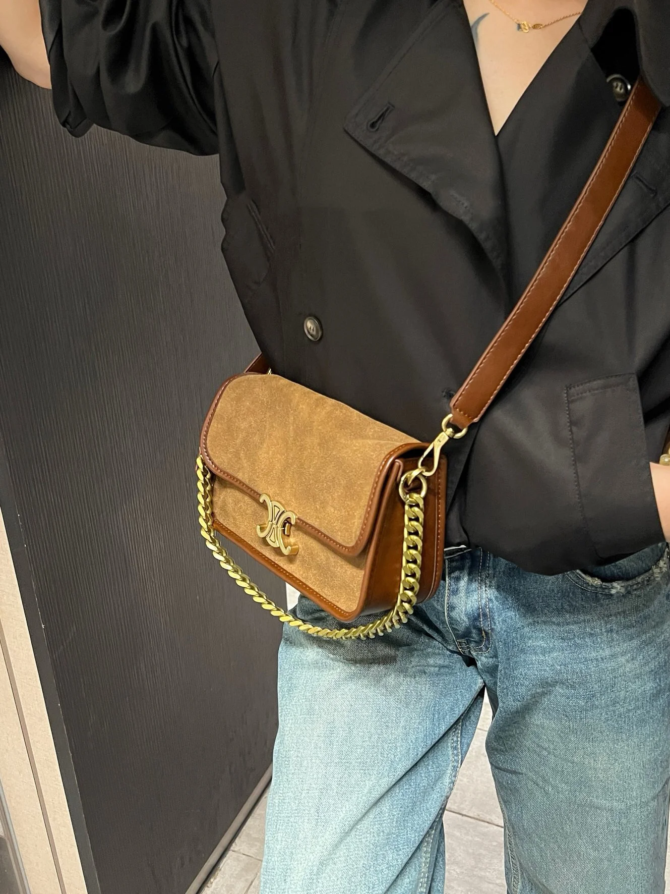 

Ретро-матовая маленькая квадратная сумка женская 2025 года, новая, класса люкс, с цепочкой, легкая, универсальная, на одно плечо, кроссбоди