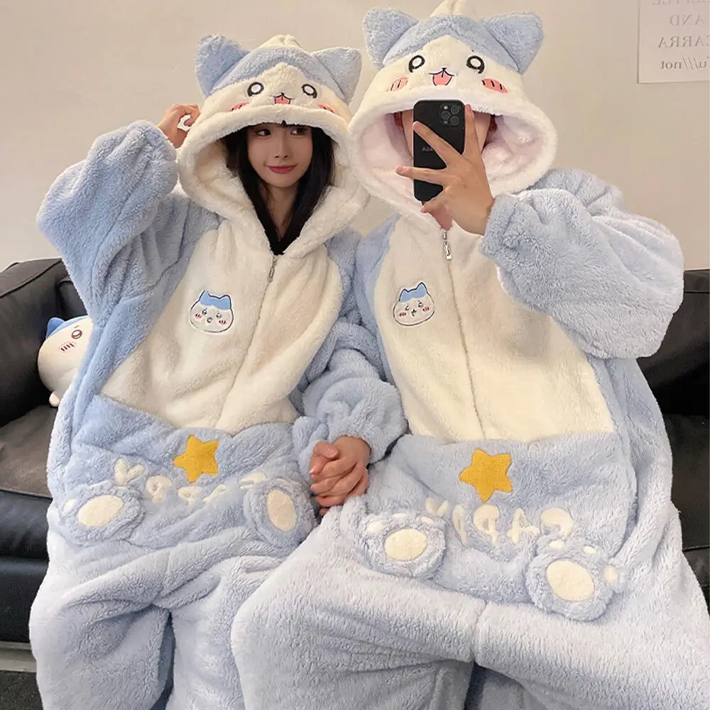 Anime chiikawa novos casais de inverno pijamas de uma peça de pelúcia casal saco de dormir flanela siamês homewear inverno dos desenhos animados pijamas