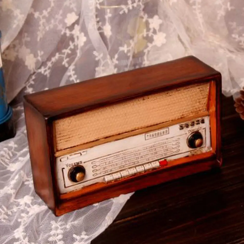 Vintage Old Style Radio Resin Desktop Ornament Unique Craft Home Office Decoration Perfect for Table Bookshelf Windowsill