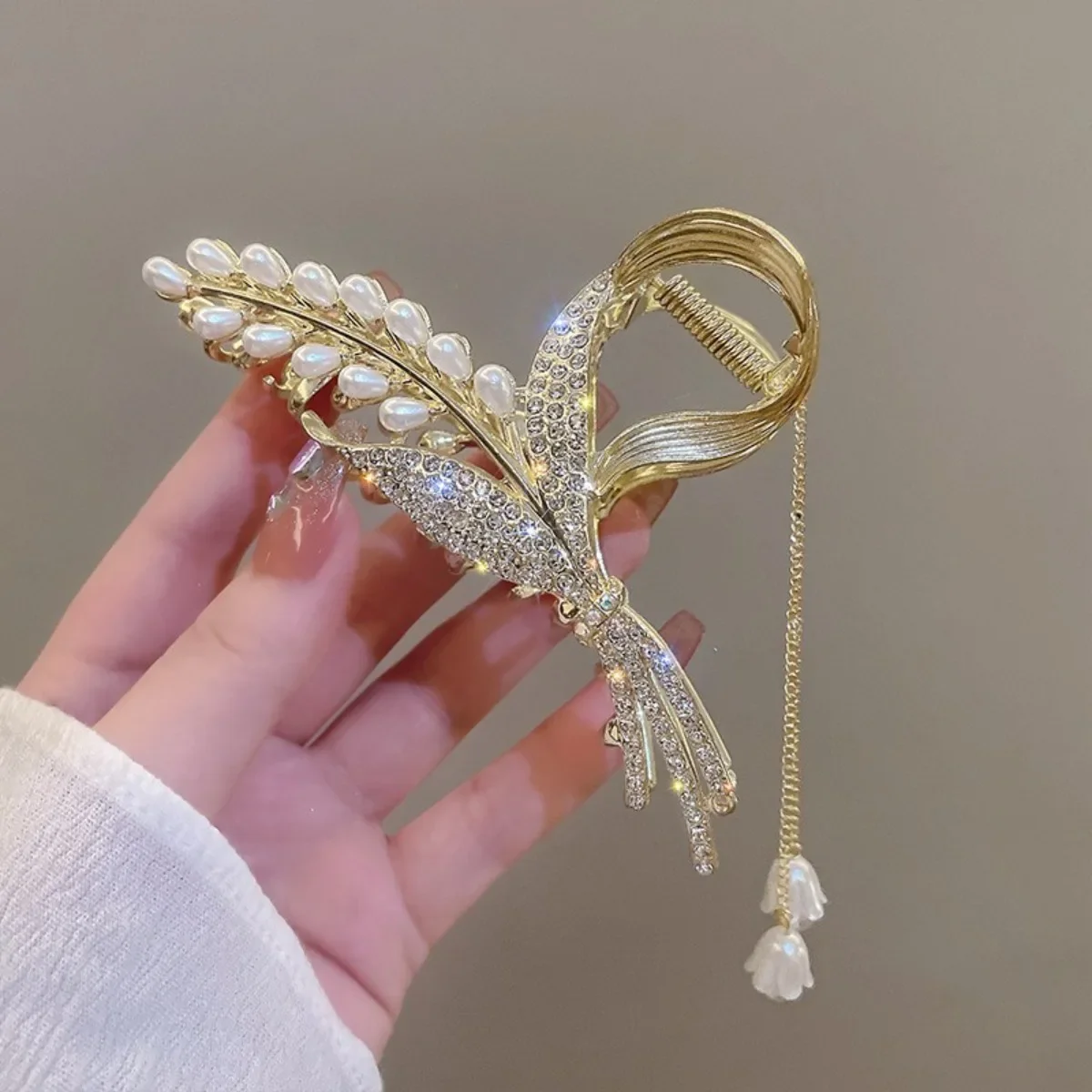 

Durable Women's Tassel Hair Clip Clothing Accessories Large Butterfly, Wheat Ear Dished Hair Shark Clip Headwear